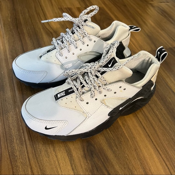 6Y Grey Nikes - Picture 2 of 5